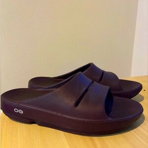 Oofos Women’s Ooahh Slide Sandal, Size 9